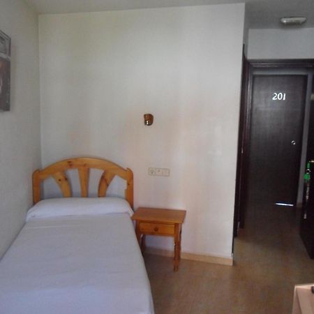 Hostal El Descanso Madrid Extérieur photo