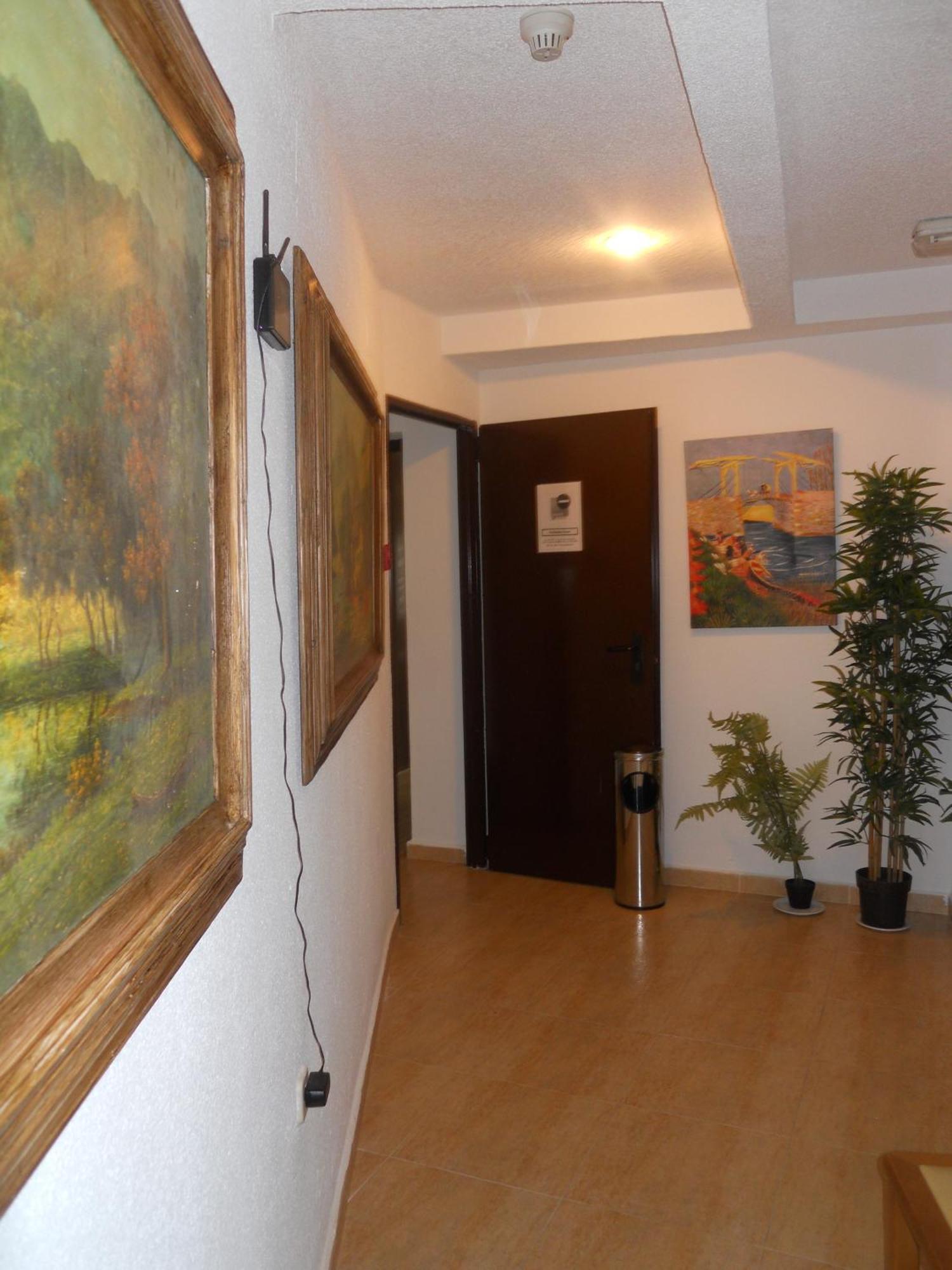 Hostal El Descanso Madrid Extérieur photo