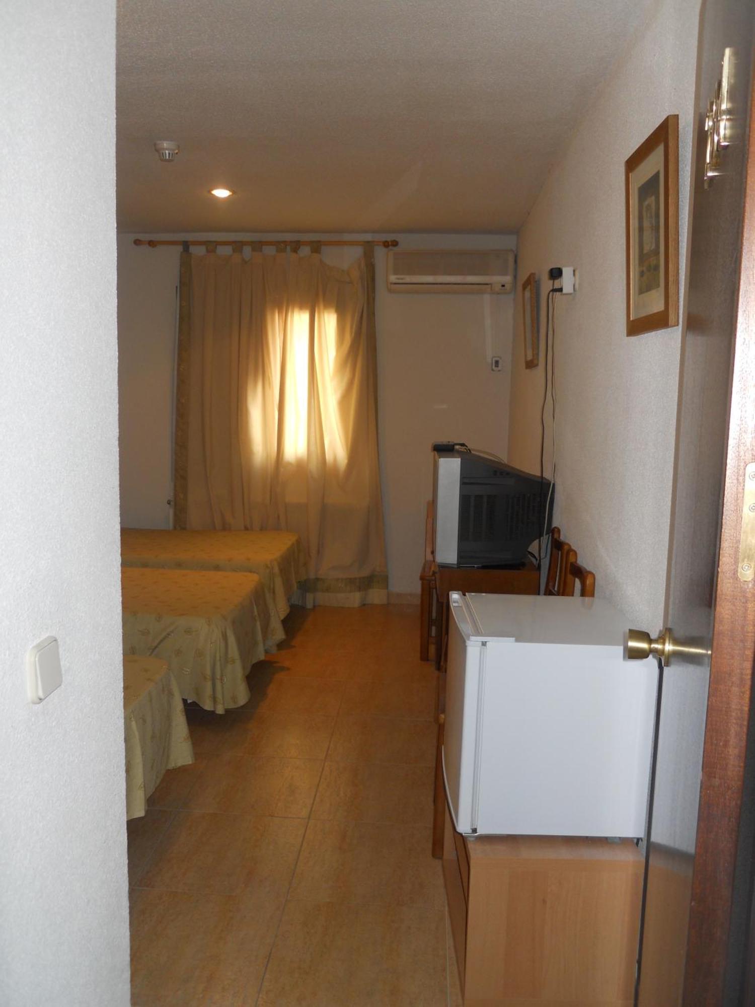 Hostal El Descanso Madrid Extérieur photo