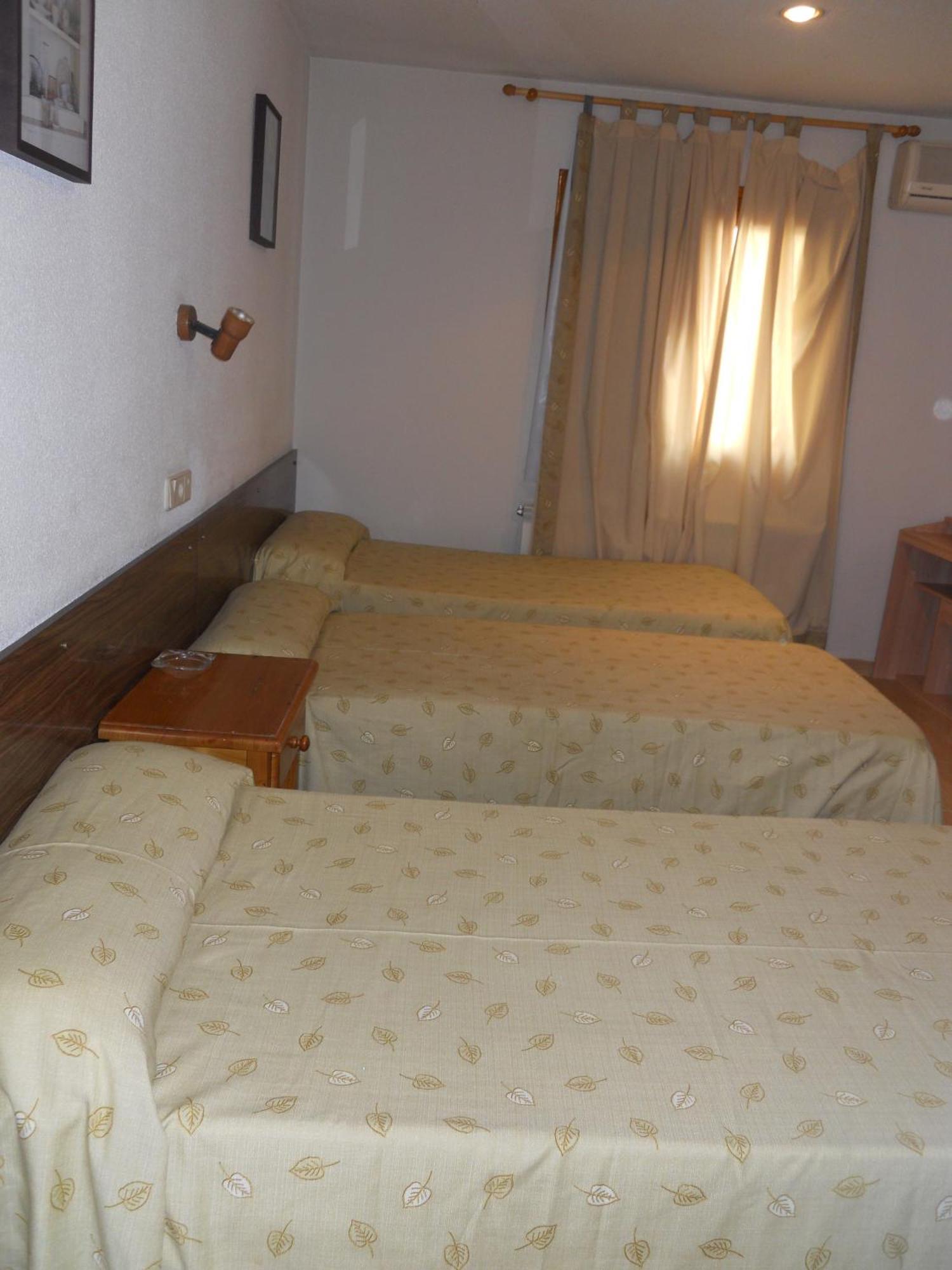 Hostal El Descanso Madrid Extérieur photo