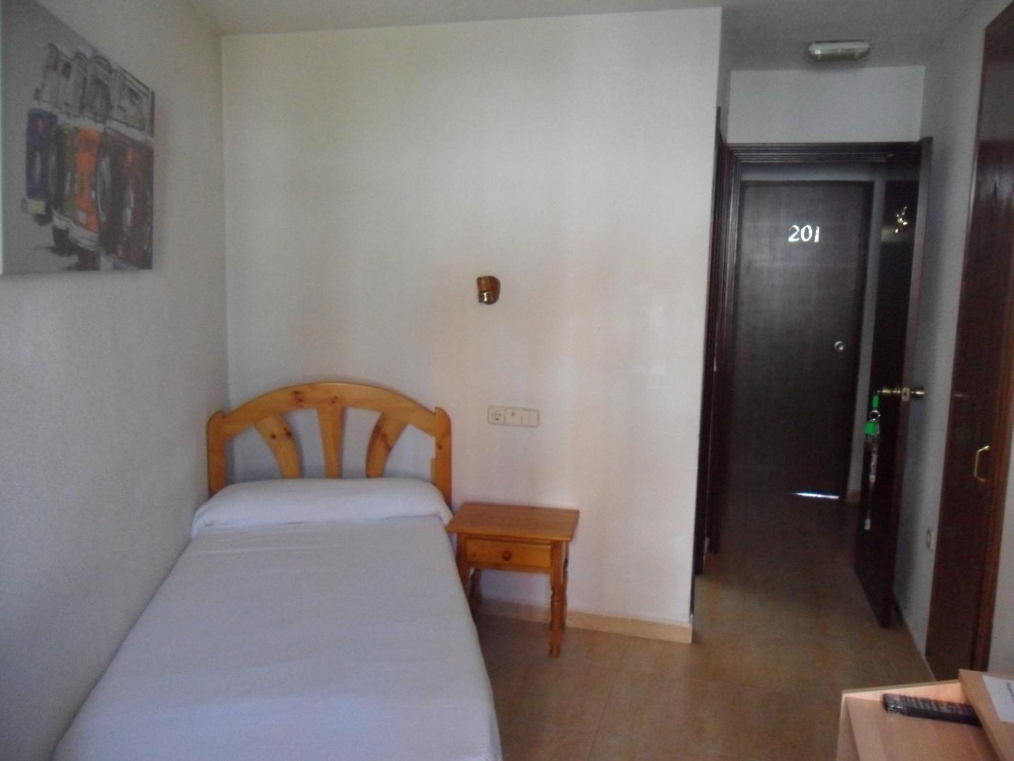 Hostal El Descanso Madrid Extérieur photo