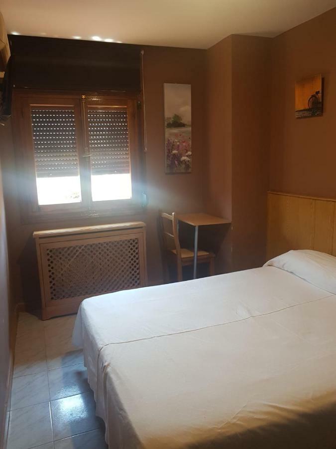 Hostal El Descanso Madrid Extérieur photo
