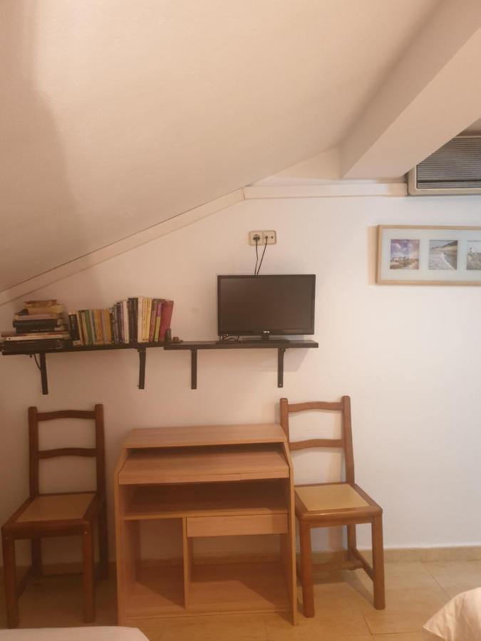 Hostal El Descanso Madrid Extérieur photo