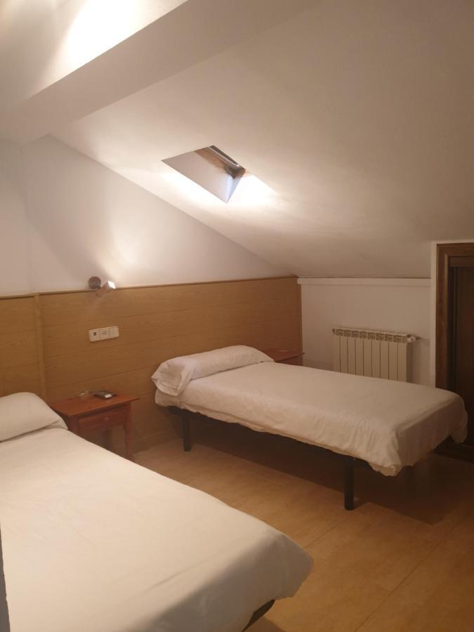Hostal El Descanso Madrid Extérieur photo